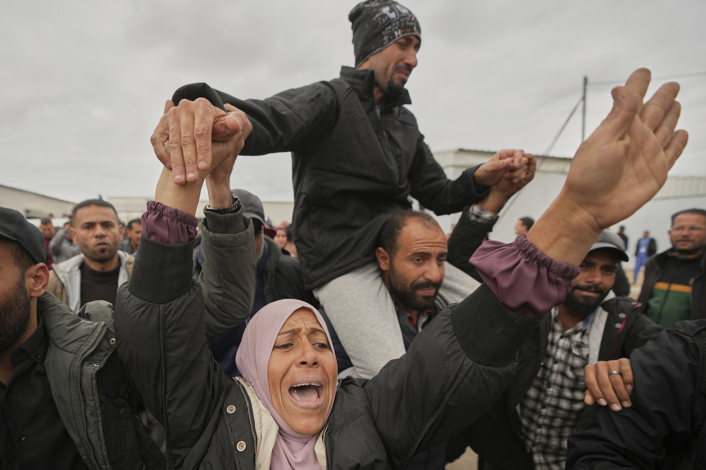 Hamas releases 3 frail-looking Israeli hostages for Palestinian prisoners under Gaza ceasefire | iNFOnews.ca Hamas releases 3 frail-looking Israeli hostages for Palestinian prisoners under Gaza ceasefire | iNFOnews.ca