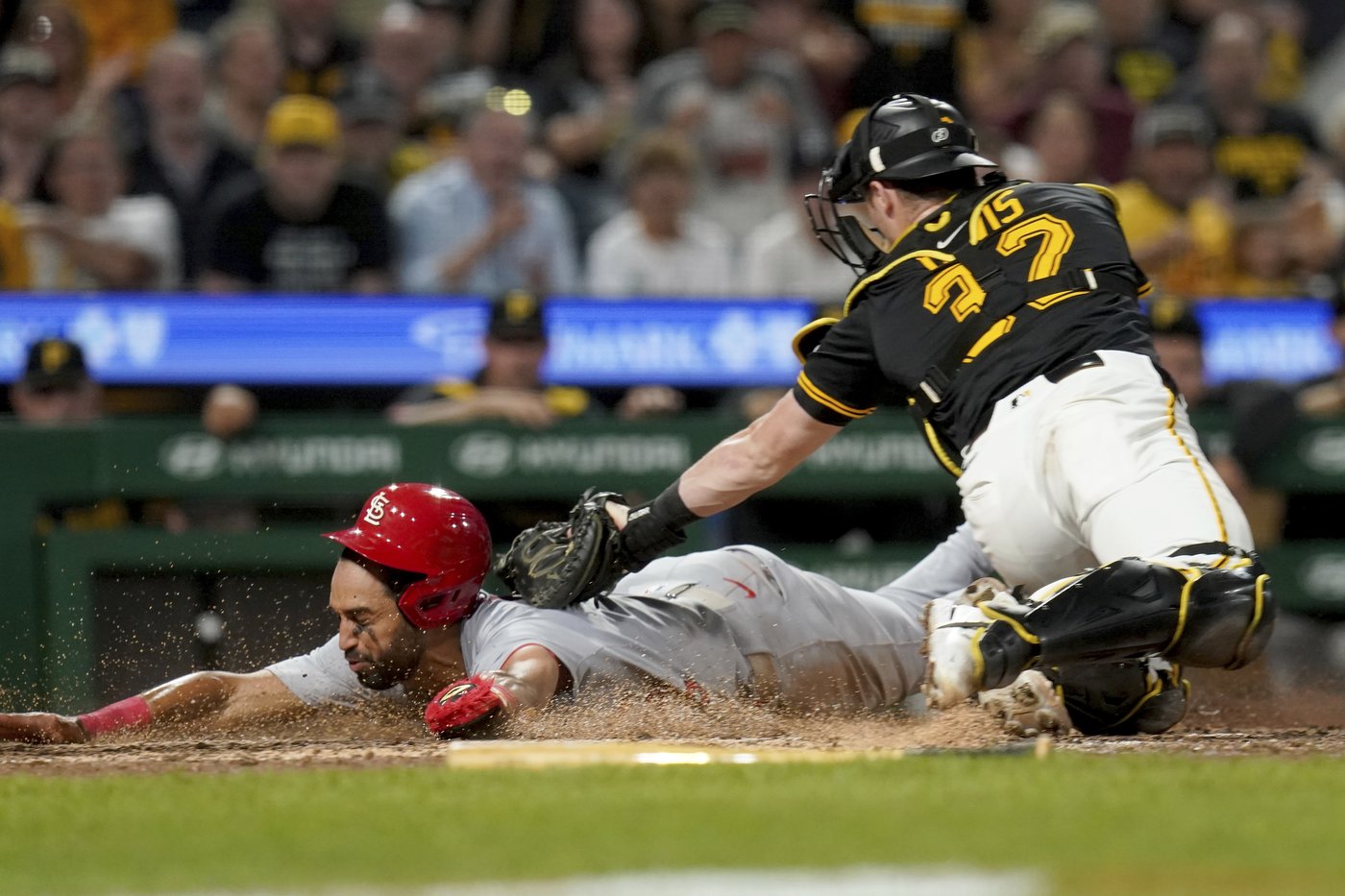Davis' sacrifice fly in 8th gives Pirates 1-0 win over Cardinals as winning streak reaches 5 games | iNFOnews.ca