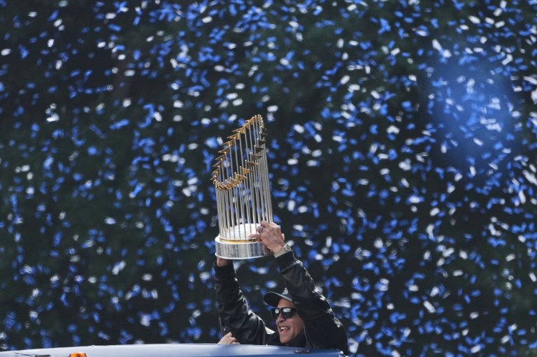 Top photos from the World Series parade in Los Angeles | iNFOnews.ca