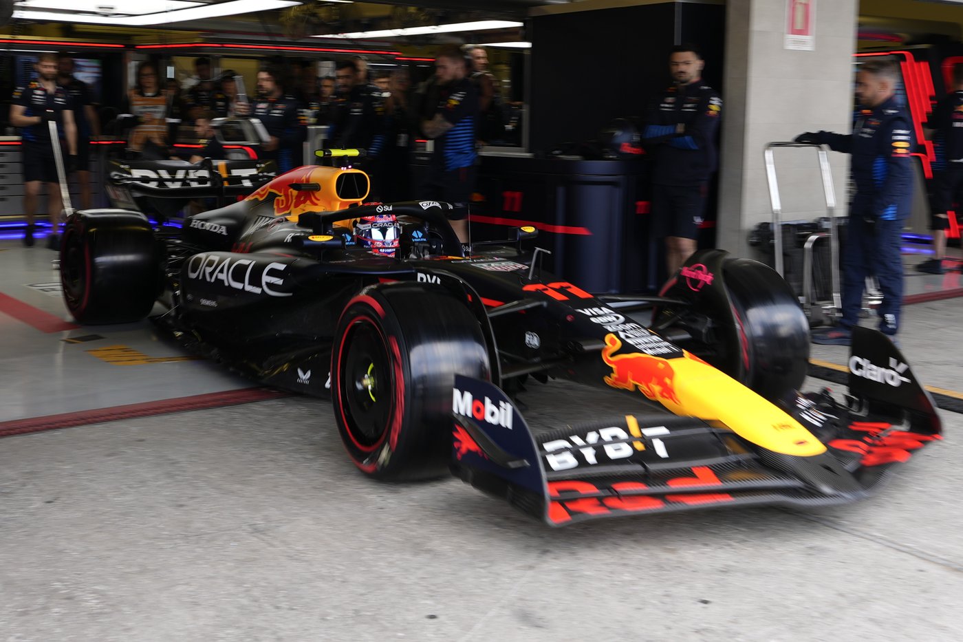 Carlos Sainz Jr. puts Ferrari on the pole in Mexico City as Perez's miserable season continues | iNFOnews.ca