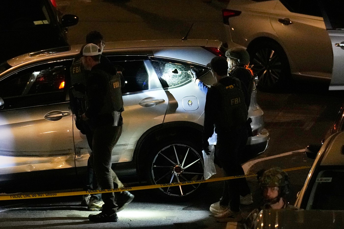ICE officer shoots a man while making an arrest in New York, officials say | iNFOnews.ca ICE officer shoots a man while making an arrest in New York, officials say | iNFOnews.ca