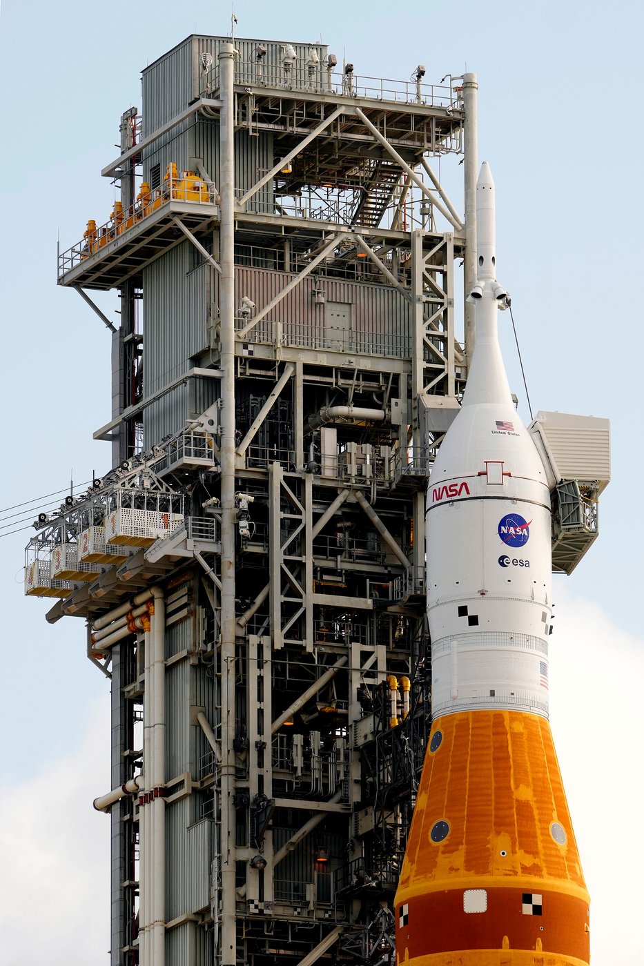 NASA begins the countdown for humanity's first launch to the moon in 53 years | iNFOnews.ca NASA begins the countdown for humanity's first launch to the moon in 53 years | iNFOnews.ca