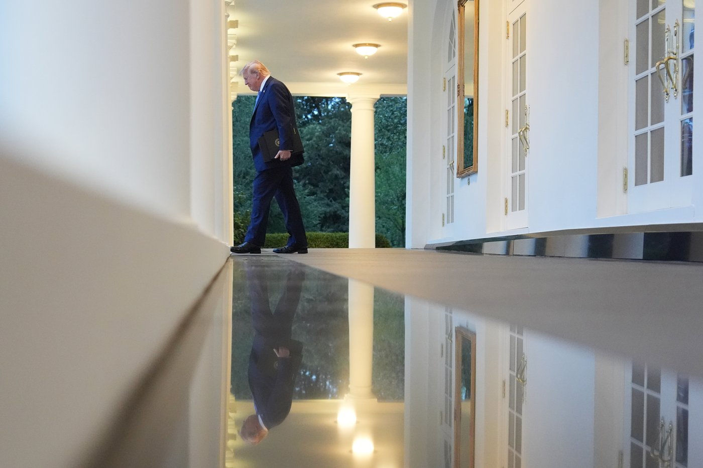 Trump pushes his $5,000 'dividend' pledge if GOP wins midterms. Republican candidates, not as much | iNFOnews.ca