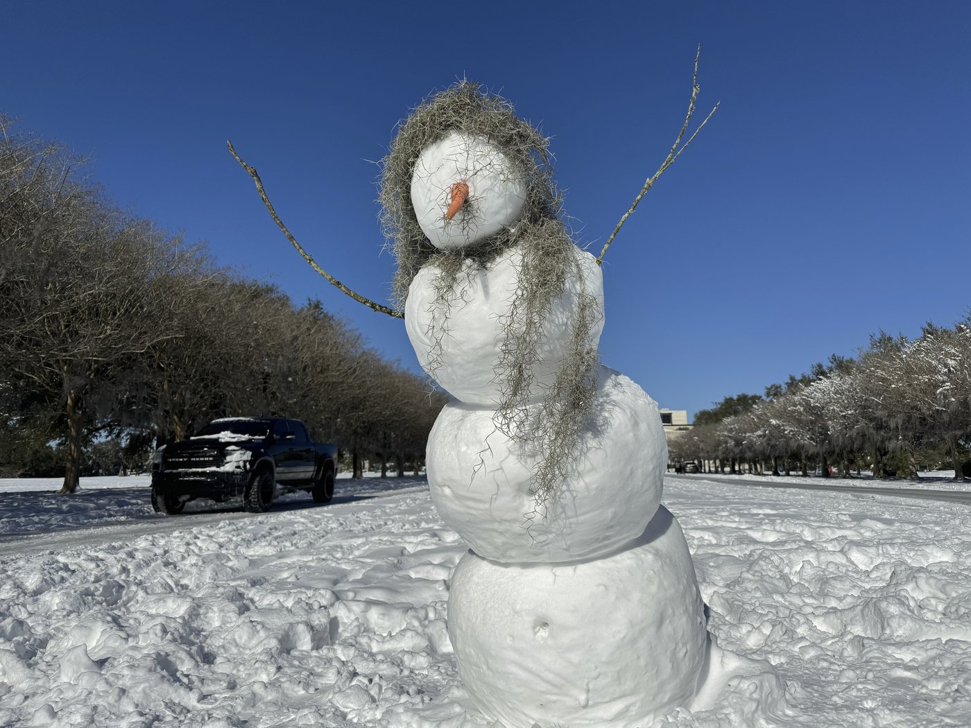 Sledding on boogie boards, ice hockey on Canal Street: The Gulf Coast embraces a rare snow day | iNFOnews.ca