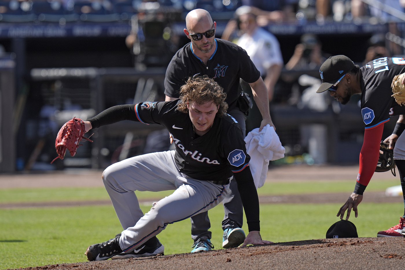 Marlins starter Ryan Weathers pitches 3 innings after getting hit in the head by catcher's throw | iNFOnews.ca Marlins starter Ryan Weathers pitches 3 innings after getting hit in the head by catcher's throw | iNFOnews.ca
