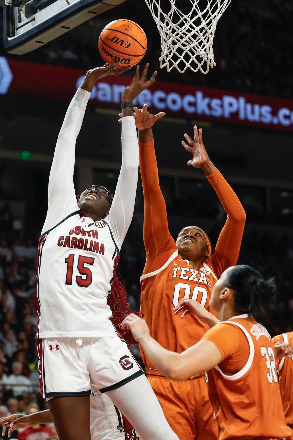 No. 2 South Carolina women beat No. 4 Texas 68-65 to avenge only loss | iNFOnews.ca