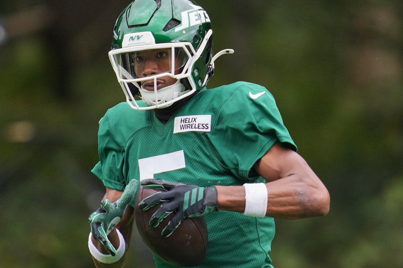 Jets wide receiver Garrett Wilson doubtful for Panthers game with knee injury | iNFOnews.ca Jets wide receiver Garrett Wilson doubtful for Panthers game with knee injury | iNFOnews.ca