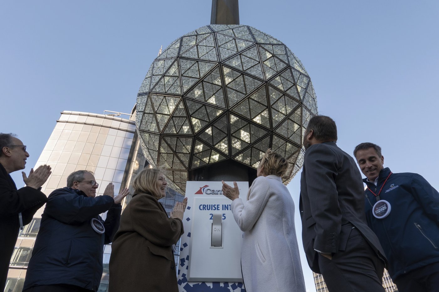 Times Square ball takes final test for New Year's Eve | iNFOnews.ca