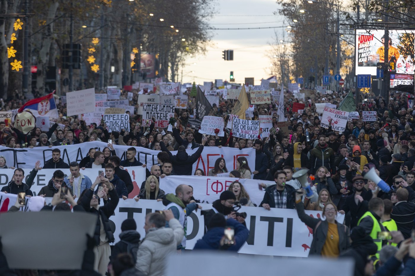 Thousands stream into Belgrade square to protest against populist Serbian leadership | iNFOnews.ca