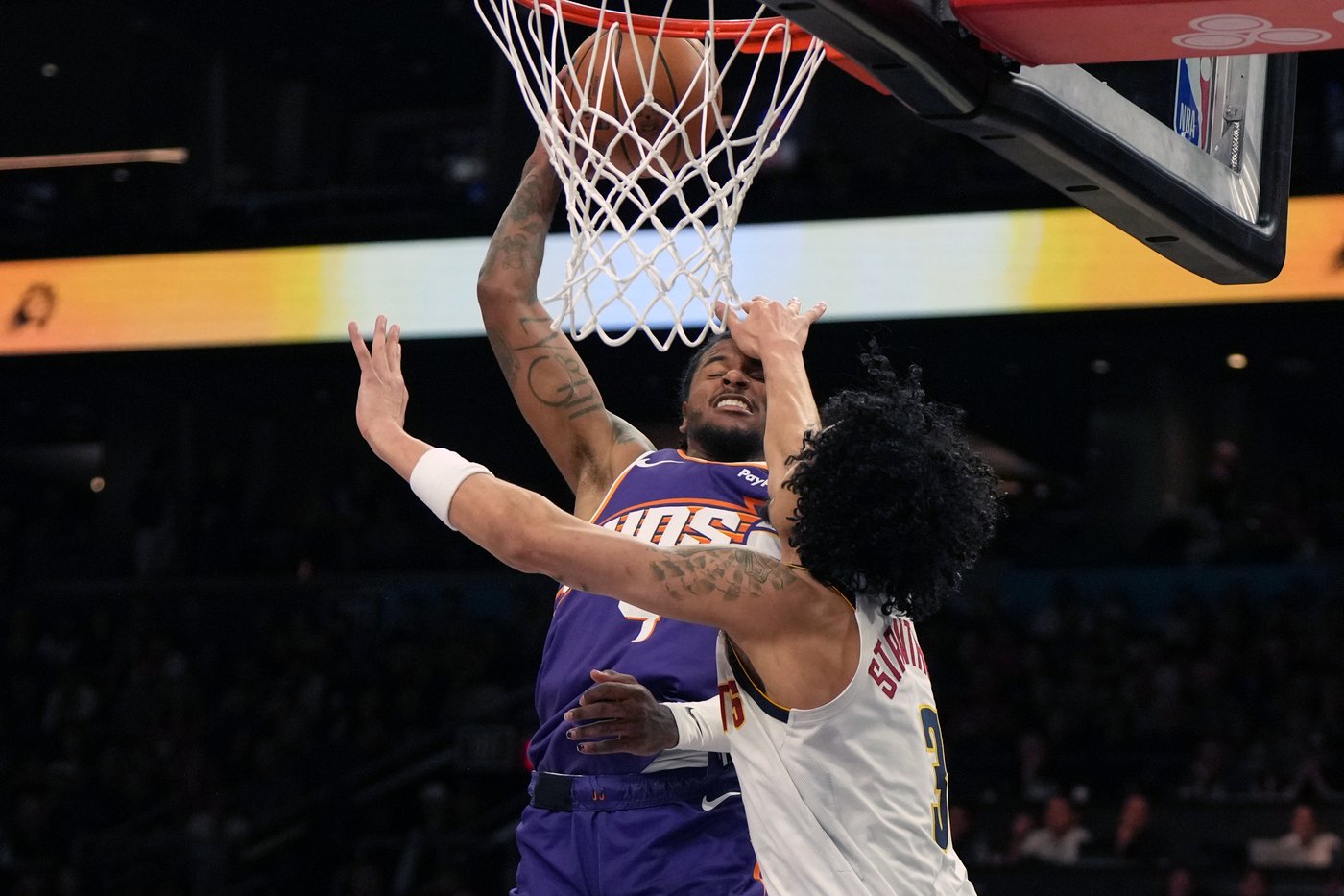 Nikola Jokic has 23 points, knocks down late bucket to send Nuggets over Suns 125-123 | iNFOnews.ca