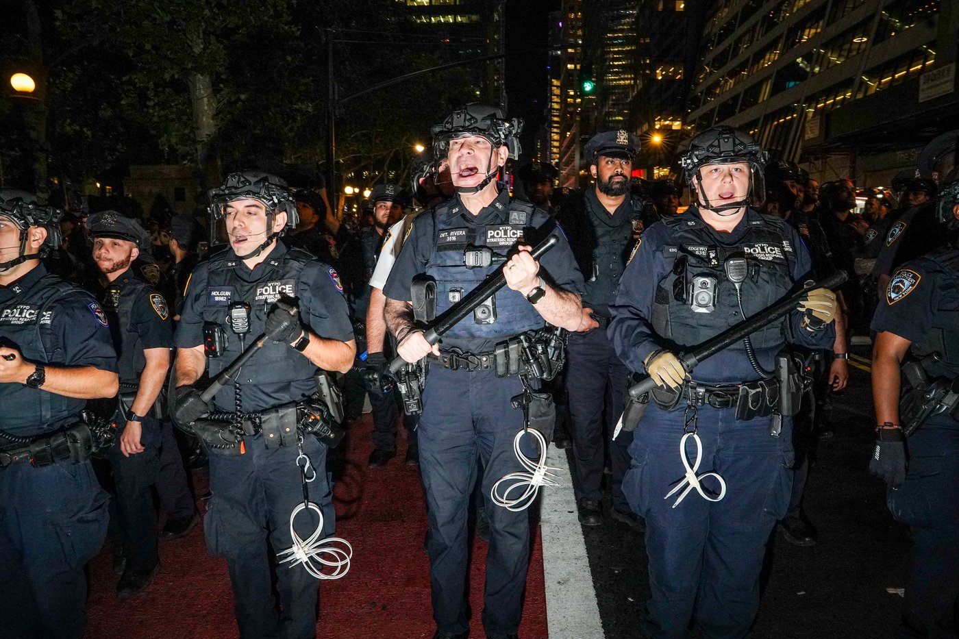 A 'rowdy' Knicks watch party ends with 21 in custody and 5 officers injured | iNFOnews.ca