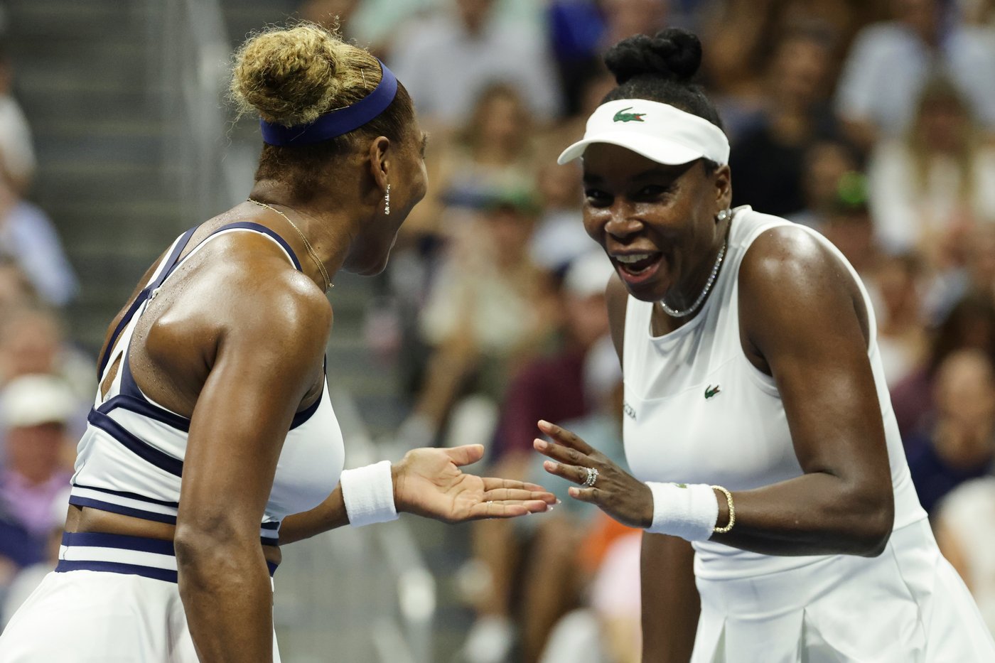 Venus and Serena Williams put on a show in thrilling US Open return, in photos | iNFOnews.ca
