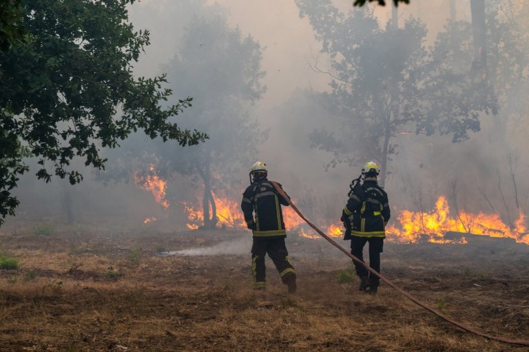 Wildfire leads to evacuations in some suburbs of the French city of Bordeaux | iNFOnews.ca