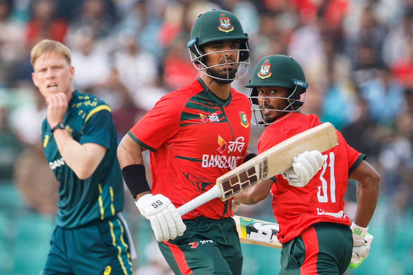 Australia beats Bangladesh by 7 runs in high-scoring 2nd T20 to win series | iNFOnews.ca Australia beats Bangladesh by 7 runs in high-scoring 2nd T20 to win series | iNFOnews.ca