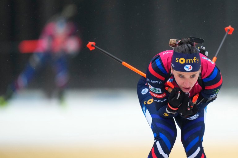 French biathlon star Julia Simon handed 3-month suspended sentence for stealing money from teammate | iNFOnews.ca