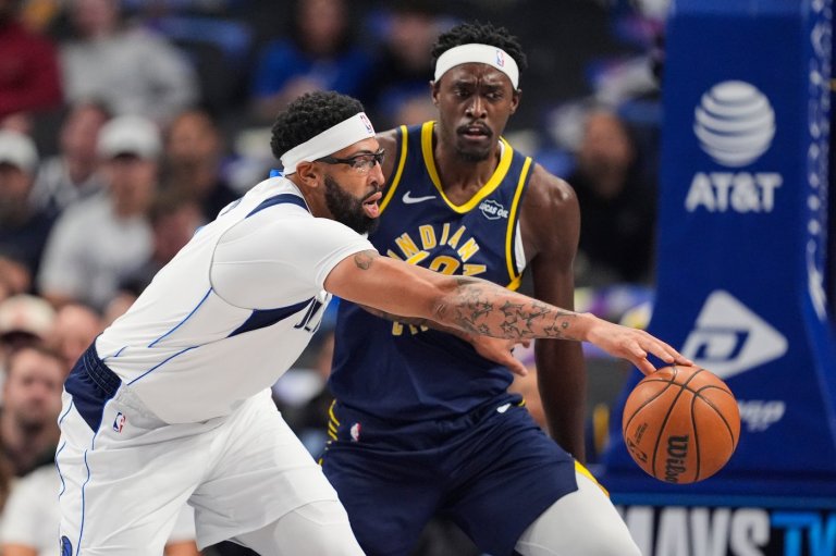 Mavericks' Anthony Davis leaves game early with leg soreness | iNFOnews.ca Mavericks' Anthony Davis leaves game early with leg soreness | iNFOnews.ca