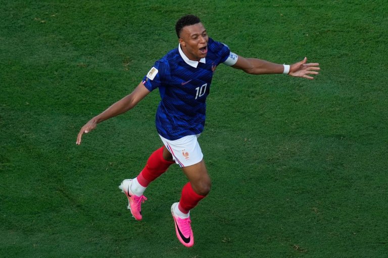 Mbappé scores twice to tie Messi for World Cup lead with 6 goals, France beats Sweden 3-0 | iNFOnews.ca