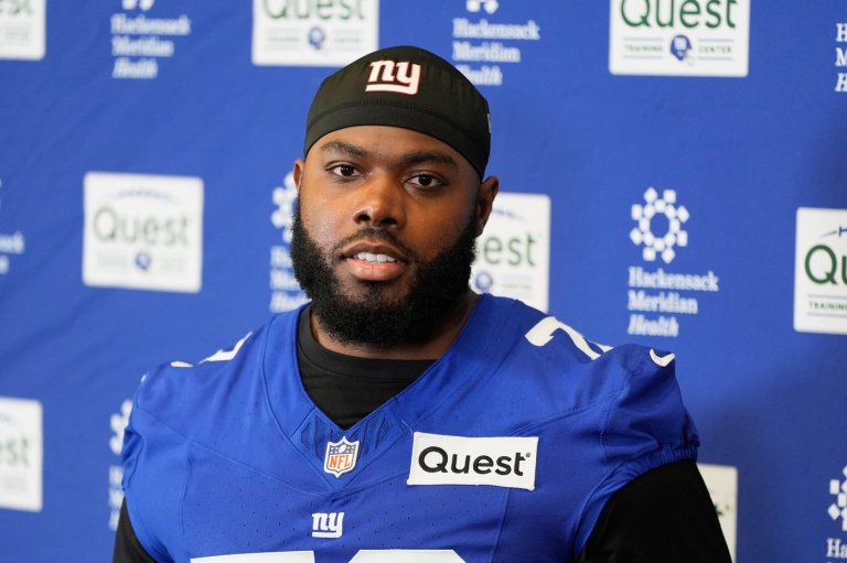 Giants restructure left tackle Andrew Thomas' contract to clear cap space, AP source says | iNFOnews.ca