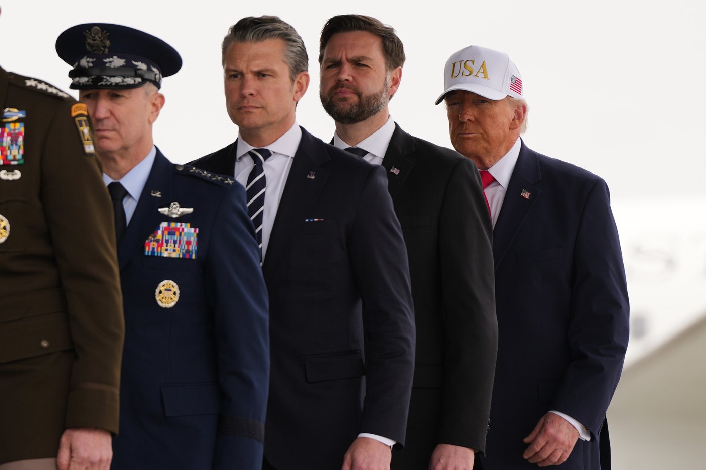 Photos show dignified transfer for 6 US soldiers killed in the war in the Middle East | iNFOnews.ca