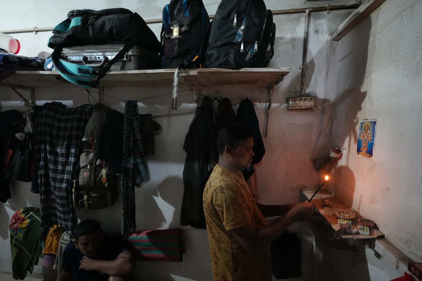How one Indian textile worker copes with extreme heat in factory work and cramped living quarters | iNFOnews.ca