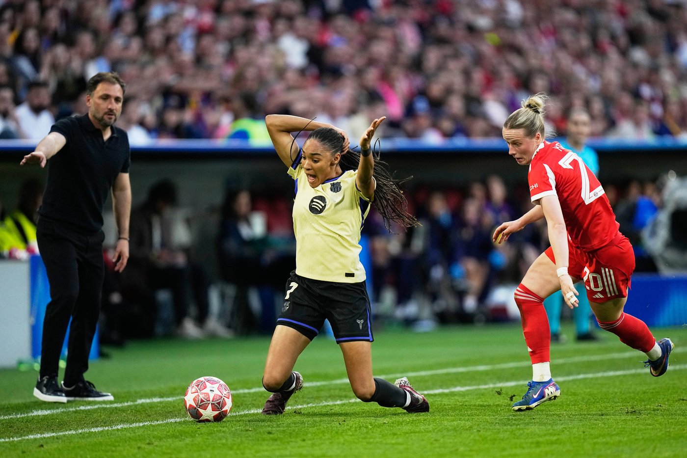 Bayern suffers hair-pull red card in draw with Barça in Women's Champions League semifinal | iNFOnews.ca