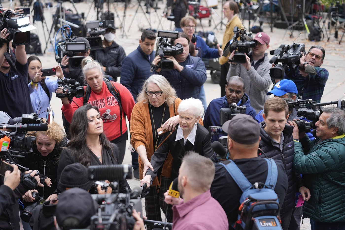 Judge in LA delays until January decision on resentencing Menendez brothers | iNFOnews.ca Judge in LA delays until January decision on resentencing Menendez brothers | iNFOnews.ca