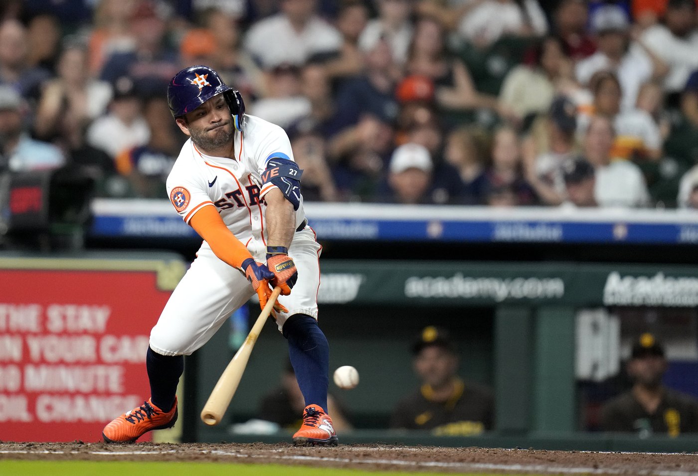 Astros star Jose Altuve asks out of leadoff spot to have more time to get ready to hit | iNFOnews.ca