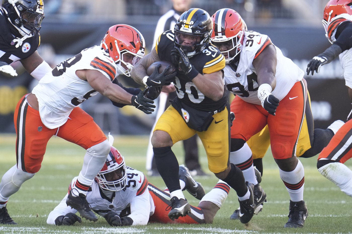 Wilson throws for 2 touchdowns as Steelers cruise past mistake-prone Browns 27-14 | iNFOnews.ca Wilson throws for 2 touchdowns as Steelers cruise past mistake-prone Browns 27-14 | iNFOnews.ca