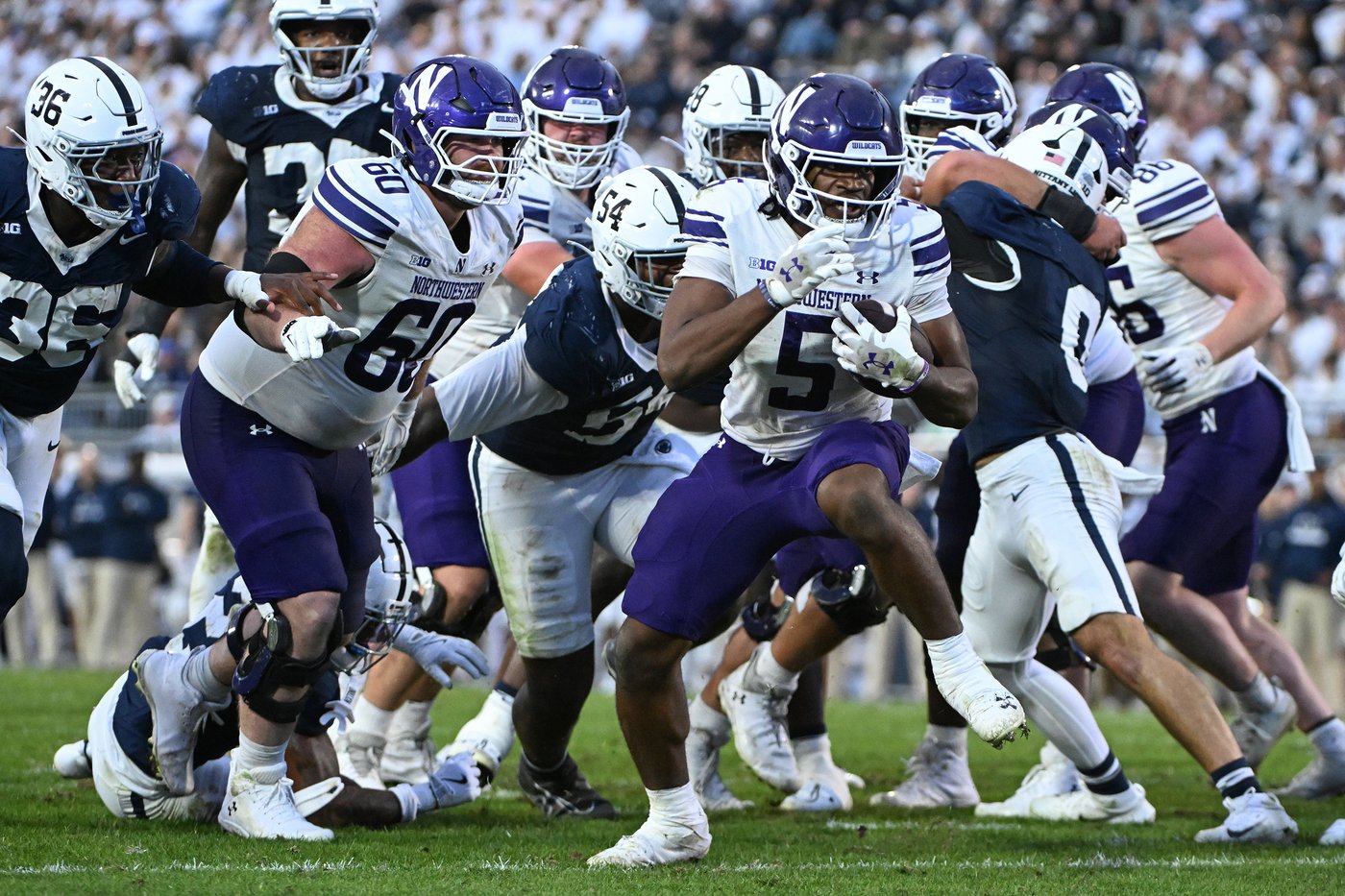 Komolafe scores late, leads Northwestern to 22-21 win over Penn State | iNFOnews.ca