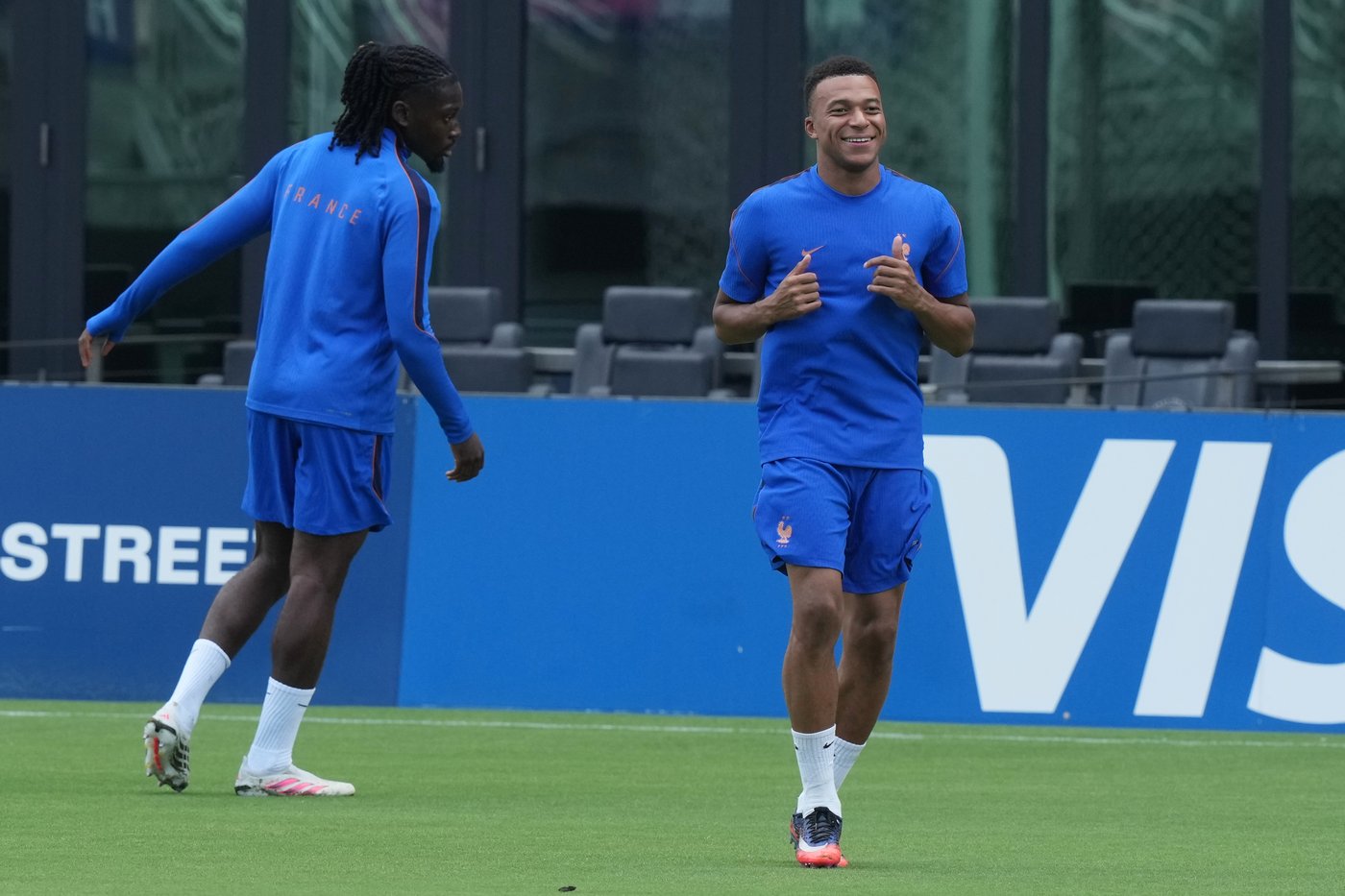 Disappointed France and England meet for third place in the World Cup | iNFOnews.ca