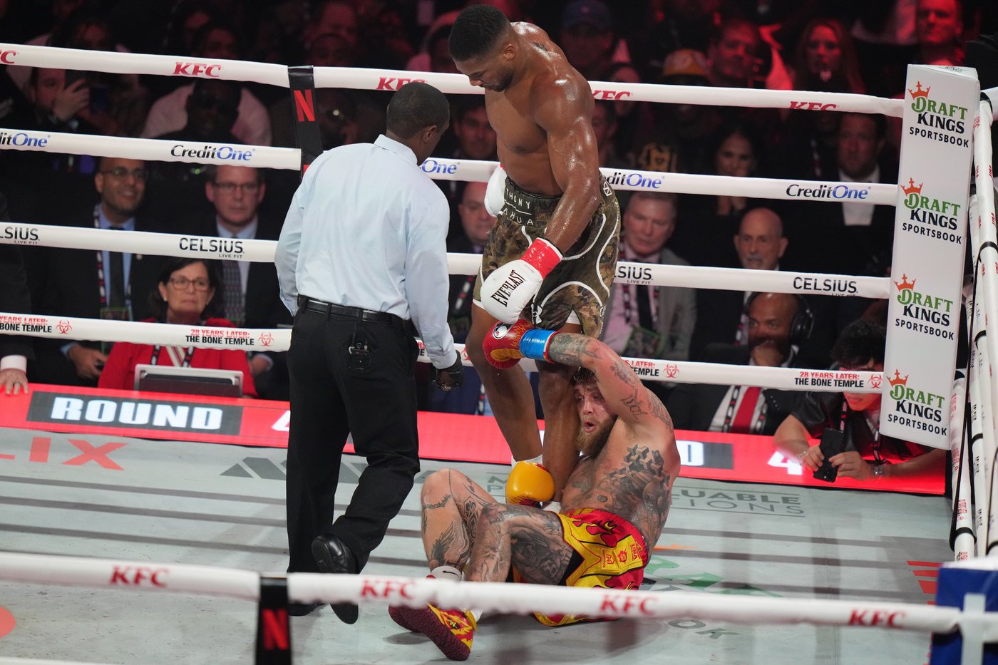 Anthony Joshua knocks out Jake Paul in 6th round to win heavyweight fight | iNFOnews.ca