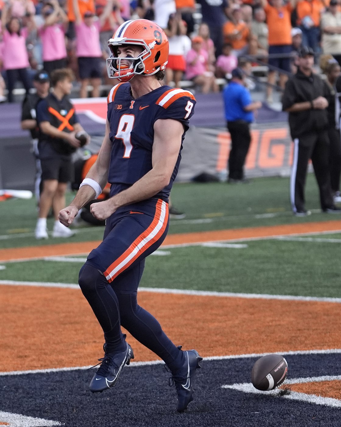 No. 23 Illinois outlasts Purdue 50-49 in overtime on sack on 2-point conversion | iNFOnews.ca No. 23 Illinois outlasts Purdue 50-49 in overtime on sack on 2-point conversion | iNFOnews.ca