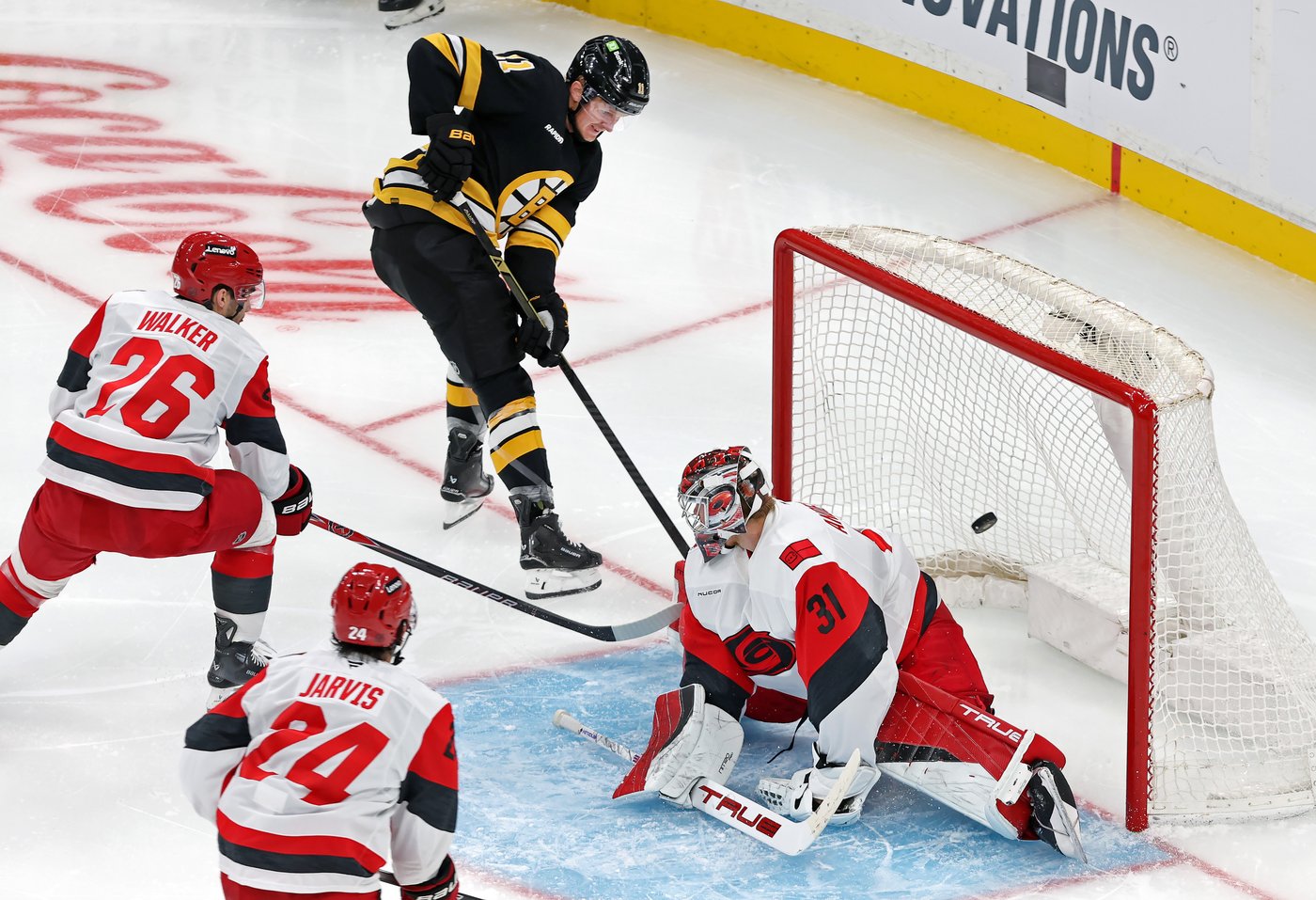 Bruins extend win streak to 3 with 2-1 victory over the Hurricanes | iNFOnews.ca