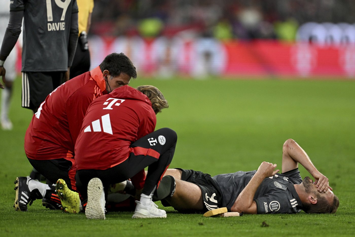 Bayern says Kane's ankle injury is not as bad as initially feared | iNFOnews.ca Bayern says Kane's ankle injury is not as bad as initially feared | iNFOnews.ca