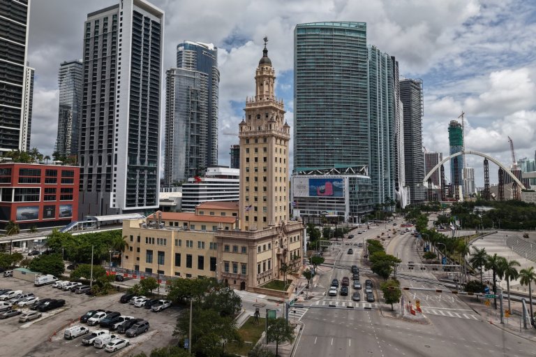 Florida judge temporarily blocks transfer of downtown Miami land for Trump's presidential library | iNFOnews.ca