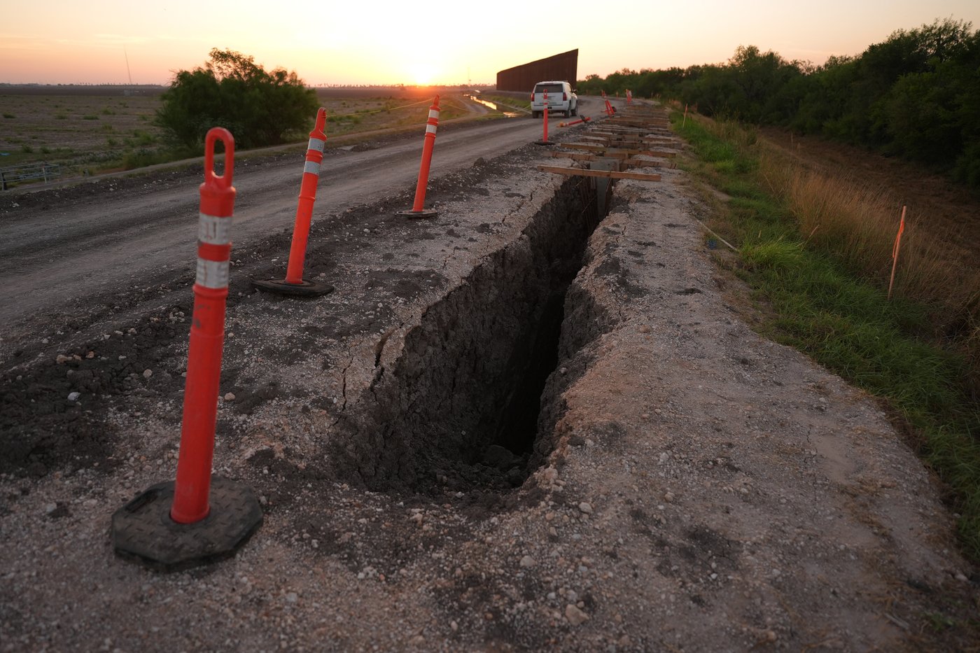 PHOTO ESSAY: Border wall cuts through wildlife refuge | iNFOnews.ca PHOTO ESSAY: Border wall cuts through wildlife refuge | iNFOnews.ca