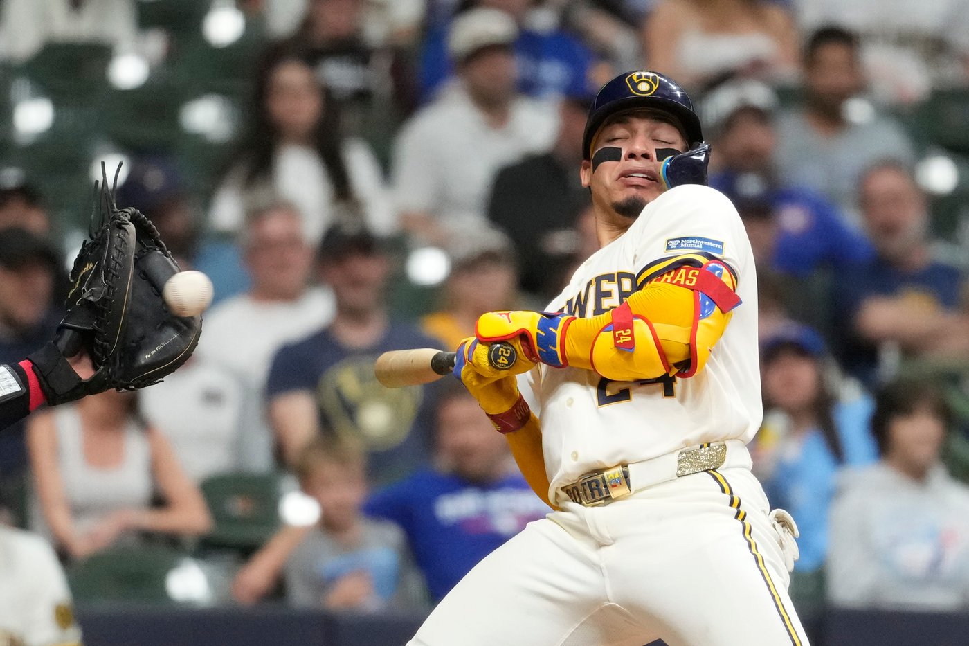 Blue Jays batter Brewers' bullpen to win 9-7 in 10 innings as Milwaukee drops 6th straight | iNFOnews.ca Blue Jays batter Brewers' bullpen to win 9-7 in 10 innings as Milwaukee drops 6th straight | iNFOnews.ca