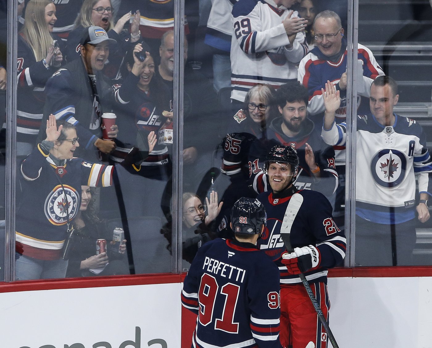 Ehlers and Perfetti score twice, Jets stay perfect with 8-3 win over Sharks | iNFOnews.ca