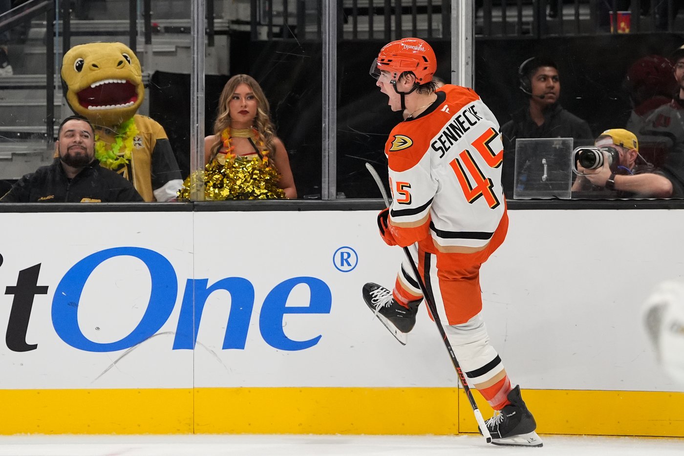 Ducks open the season with a 4-3 victory over the Golden Knights | iNFOnews.ca Ducks open the season with a 4-3 victory over the Golden Knights | iNFOnews.ca
