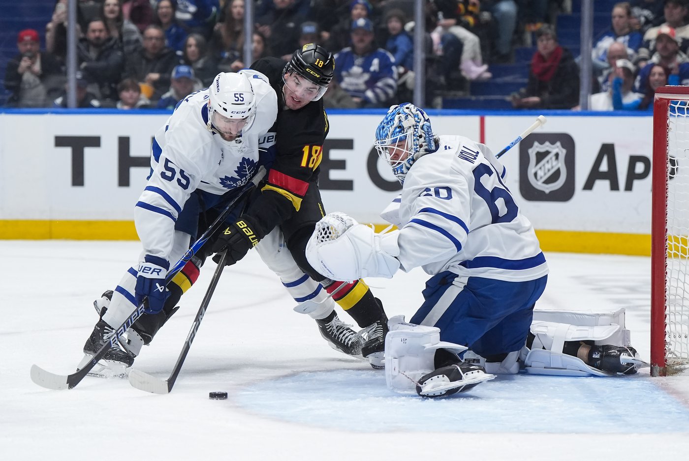 Maple Leafs snap six-game skid with 3-2 shootout win over Canucks | iNFOnews.ca