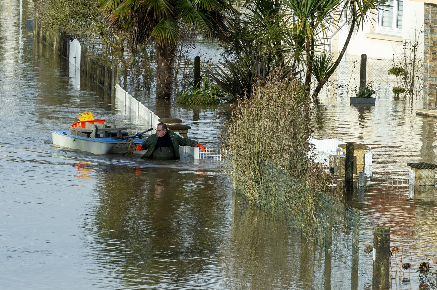 French residents rescued from flooded homes by boat as Storm Herminia hits Normandy and Brittany | iNFOnews.ca French residents rescued from flooded homes by boat as Storm Herminia hits Normandy and Brittany | iNFOnews.ca