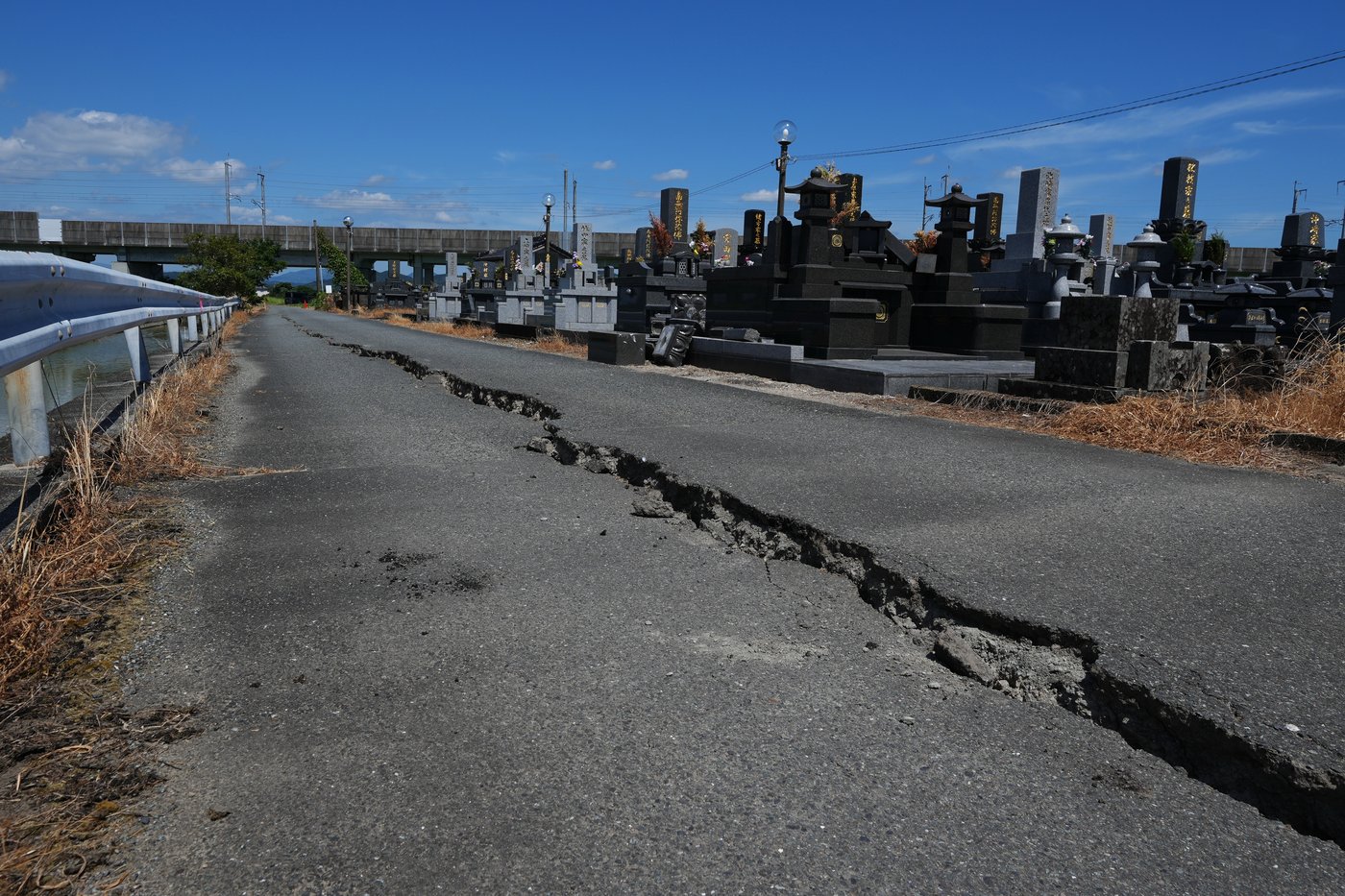 Photos show the aftermath of a damaging earthquake in southwestern Japan | iNhome