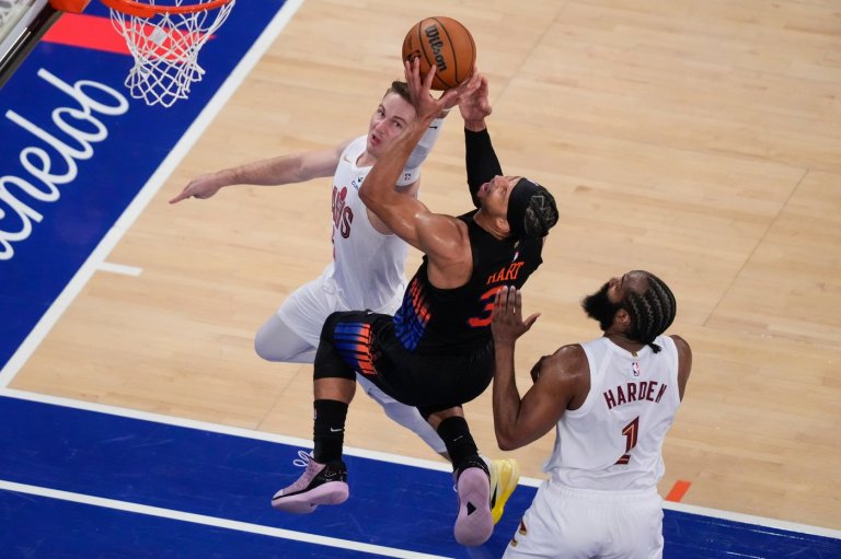 Hart scores 26 and the Knicks move 2 wins from the NBA Finals with a 109-93 victory over the Cavs | iNFOnews.ca