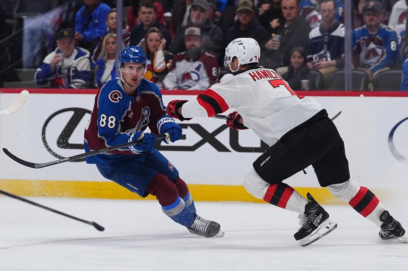 Kadri, Kelly score in 1:02 span early in 3rd in Avalanche's 5-2 win over Devils | iNFOnews.ca