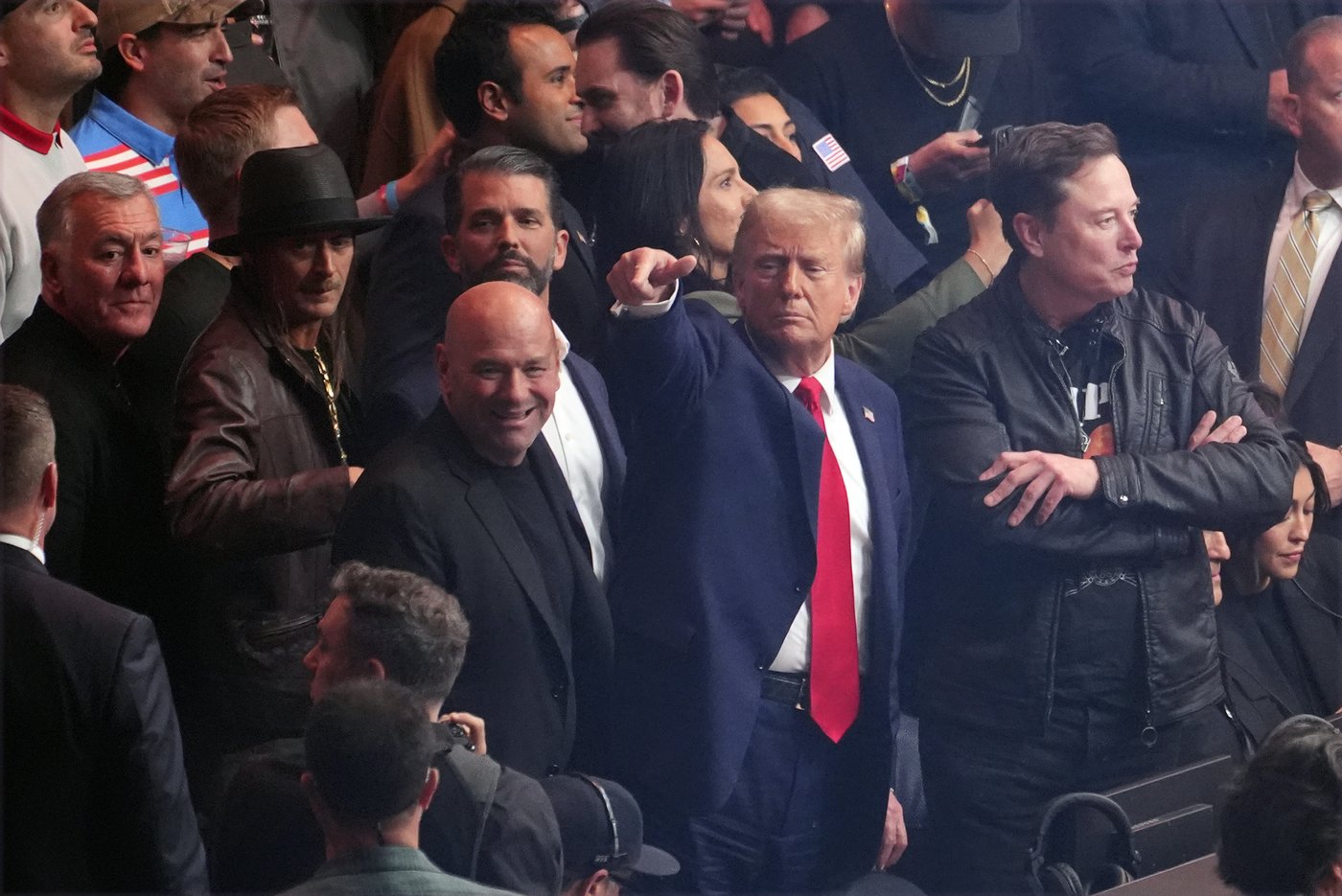 Jon Jones sends Stipe Miocic into retirement with decisive UFC heavyweight win in front of Trump | iNFOnews.ca Jon Jones sends Stipe Miocic into retirement with decisive UFC heavyweight win in front of Trump | iNFOnews.ca