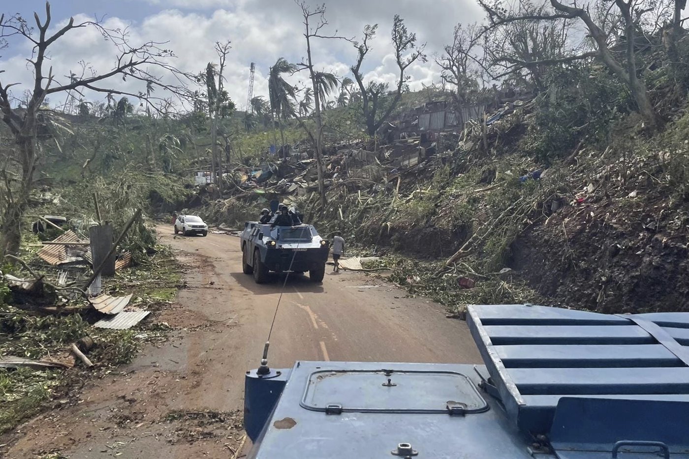 France rushes aid to Mayotte after Cyclone Chido leaves hundreds feared dead | iNFOnews.ca France rushes aid to Mayotte after Cyclone Chido leaves hundreds feared dead | iNFOnews.ca