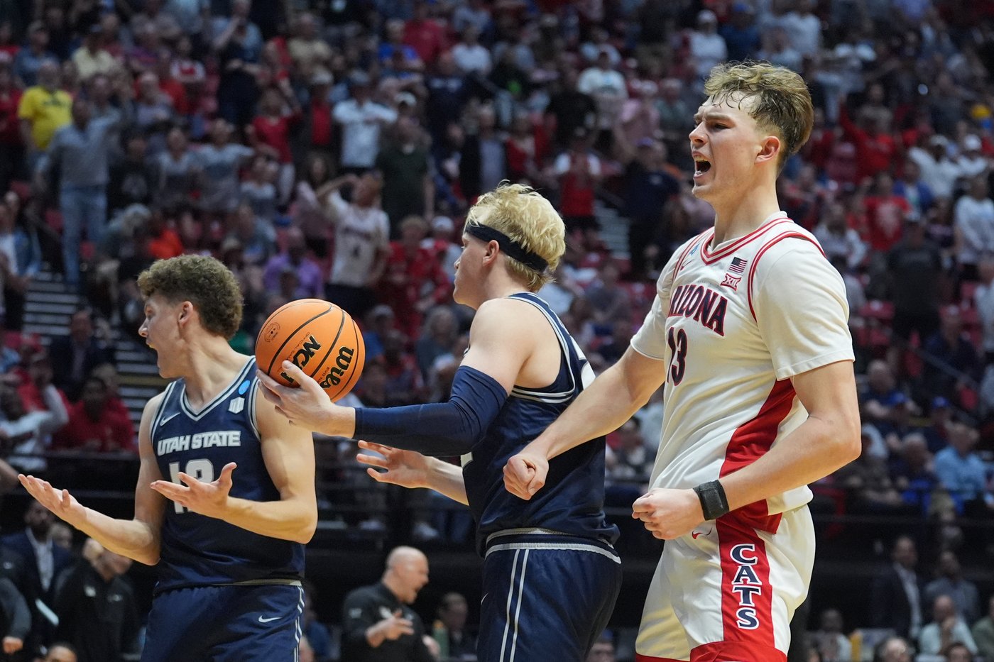 Bradley scores 18 points to lead No. 1-seeded Arizona past Utah State 78-66 to reach Sweet 16 | iNFOnews.ca Bradley scores 18 points to lead No. 1-seeded Arizona past Utah State 78-66 to reach Sweet 16 | iNFOnews.ca