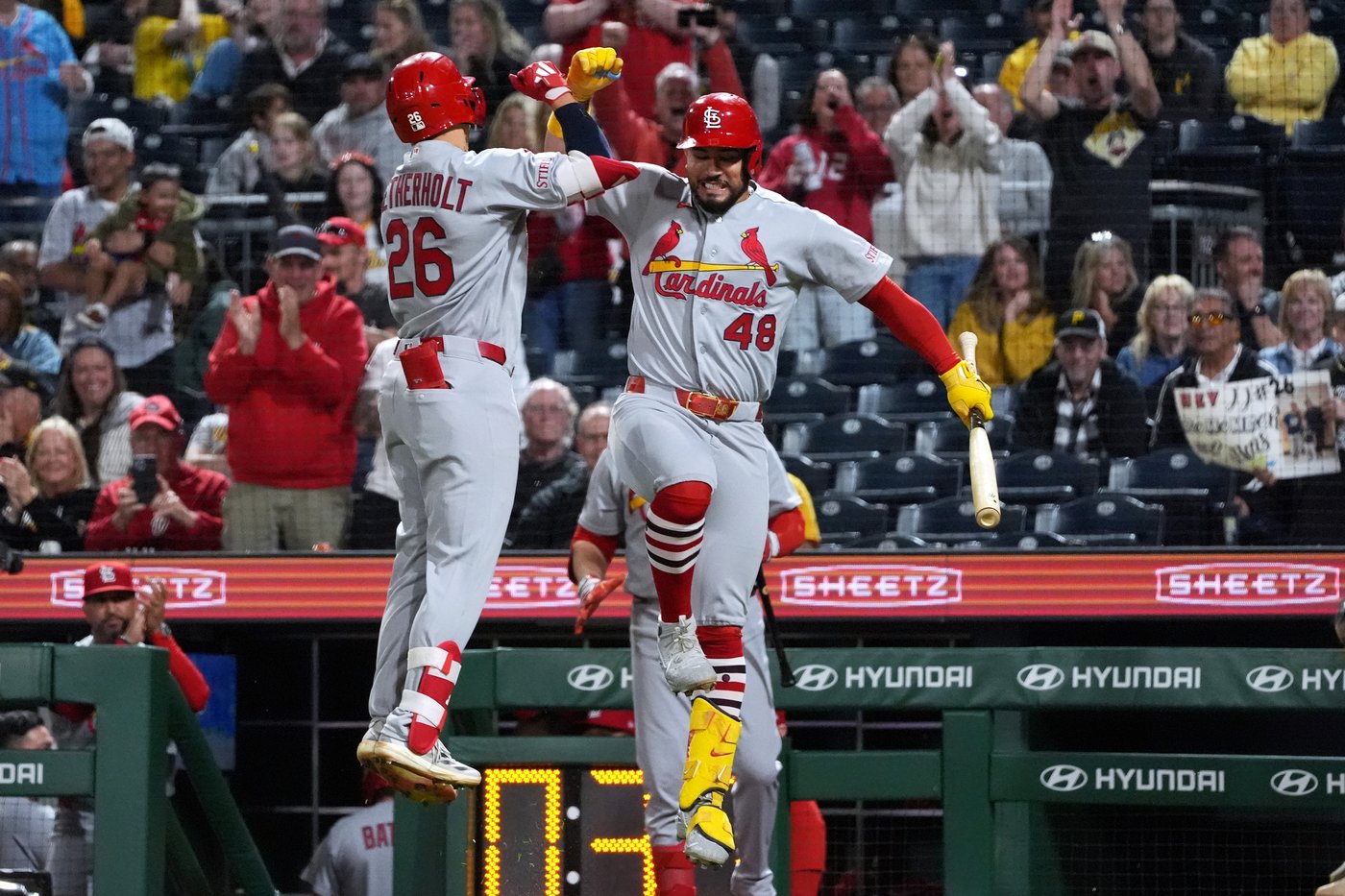 Cards get consecutive HRs, 2-run double in 9th and top Pirates 4-2 after being no-hit into 7th | iNFOnews.ca