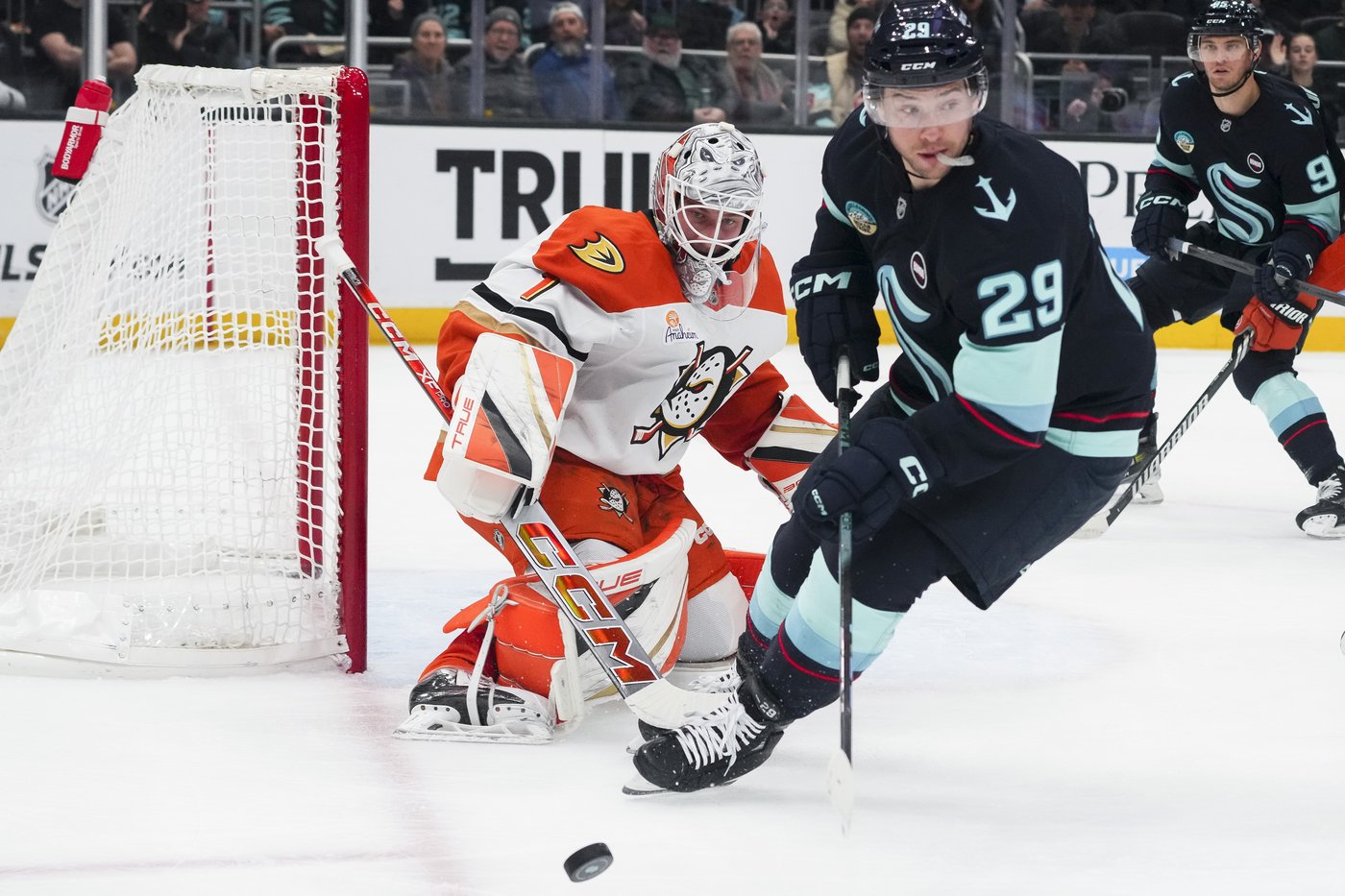 Ducks score 3 goals early in 2nd period and beat Kraken 6-4 for 3rd straight win | iNFOnews.ca