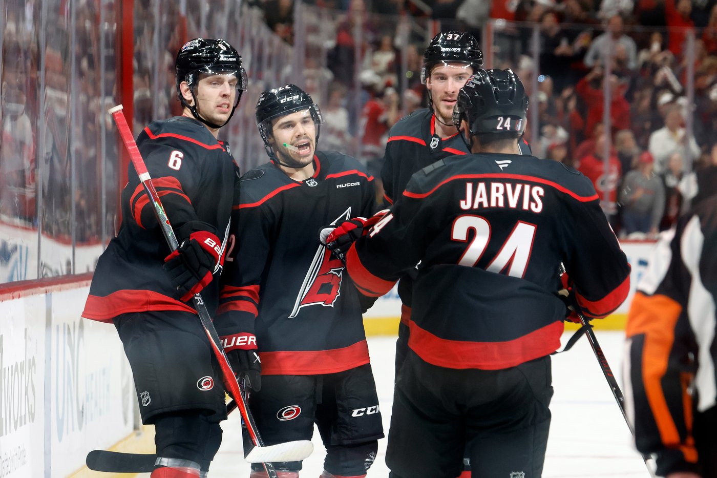 Hurricanes blow past Flyers 3-0 in opener of Round 2 series | iNFOnews.ca Hurricanes blow past Flyers 3-0 in opener of Round 2 series | iNFOnews.ca